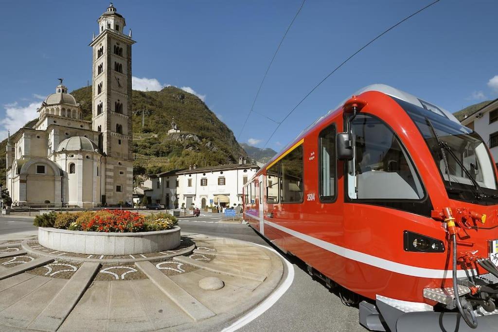 Bnbernina Express Dietro Al Trenino Rosso Tirano Exterior photo