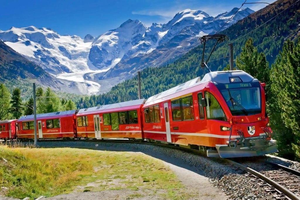 Bnbernina Express Dietro Al Trenino Rosso Tirano Exterior photo